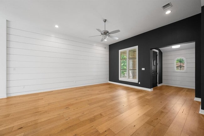 Building Photo - 13708 Golden Wave Loop