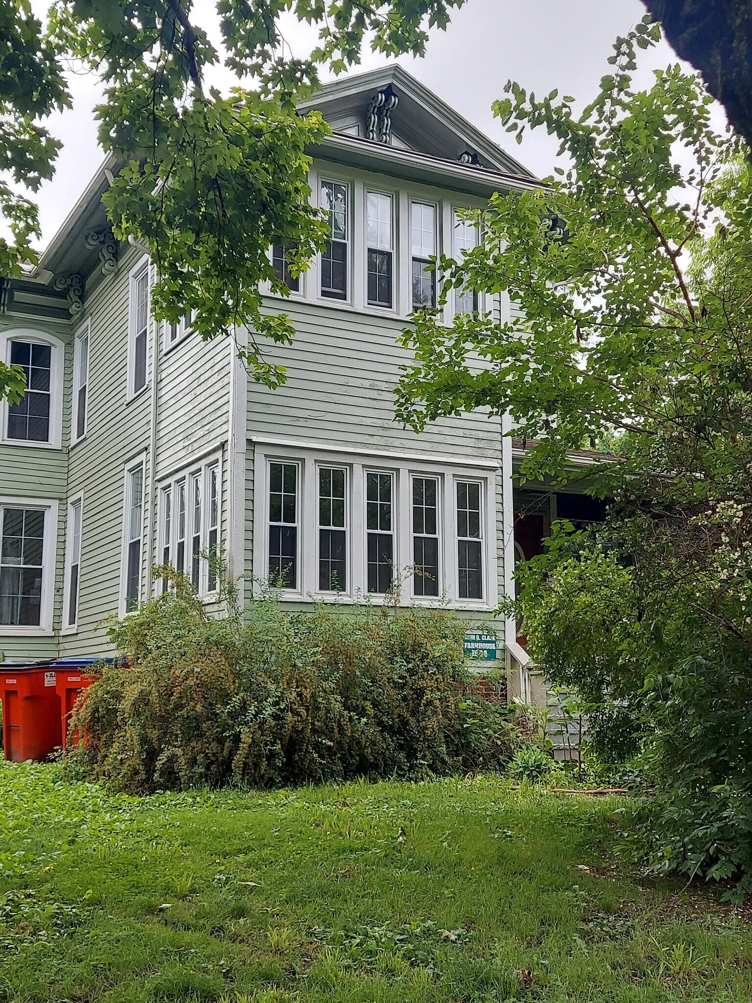 Building Photo - 705 W Healey St