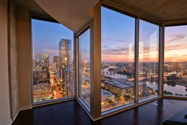 Building Photo - 360 Nueces St