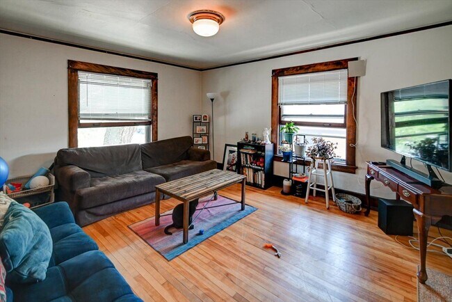 Building Photo - 416 Castle Pl