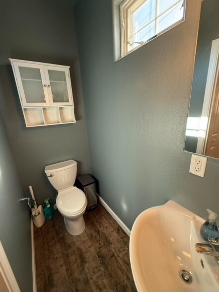 Building Photo - 2423 W Silverton Dr