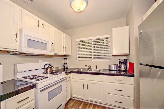 Kitchen with stove,oven,micro,fridge - 35 Dudley Ave