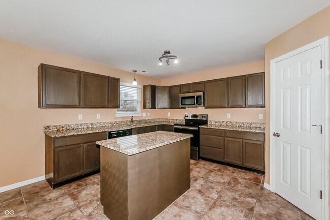 Building Photo - 8144 Wood Hollow Ln