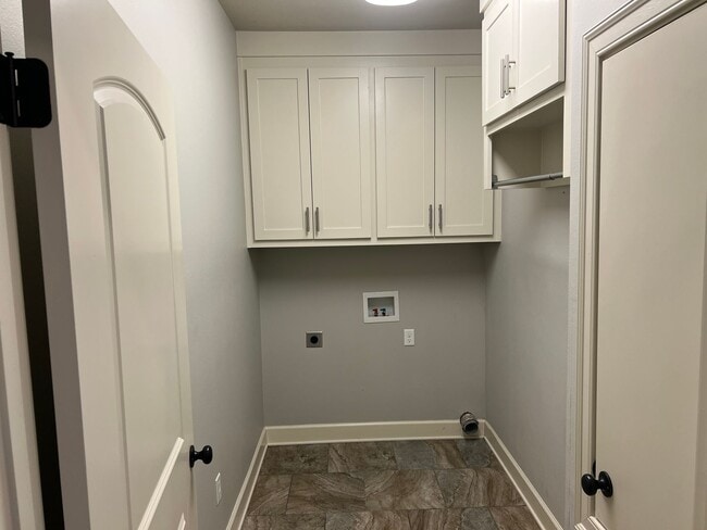 Building Photo - 3 Bed 2.5 Bath Townhome