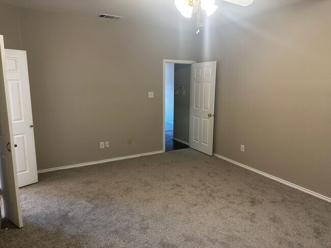 Building Photo - Amazing home in Farmington Estates!