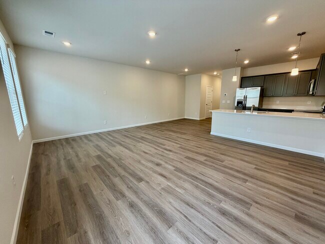 Building Photo - 2529 Ruby Dixon Xing Dr