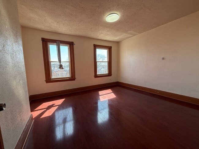 Building Photo - 5323 Catharine St