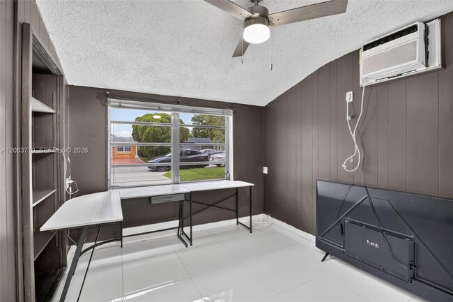 Building Photo - 2331 Flamingo Dr