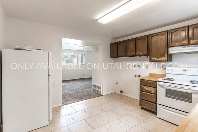 Building Photo - 1036 S Virginia Cir