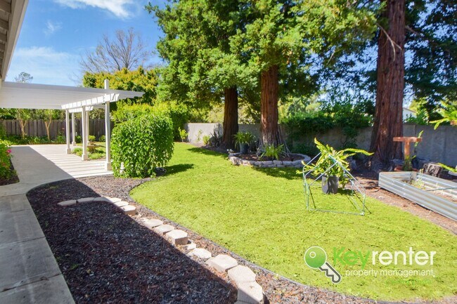Building Photo - Beautiful 4 Bed / 3 Bath Bollinger Hills Home with Gorgeous Remodeled Kitchen!