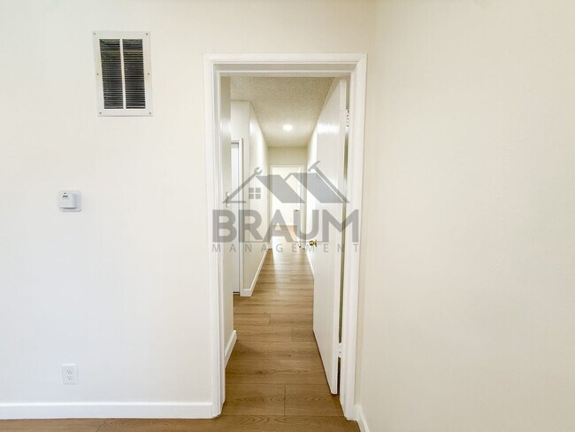 Building Photo - 13129 Oxnard St