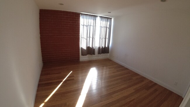 Building Photo - 1211 Horn Ave