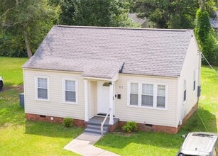 Building Photo - 915 Anarine Rd