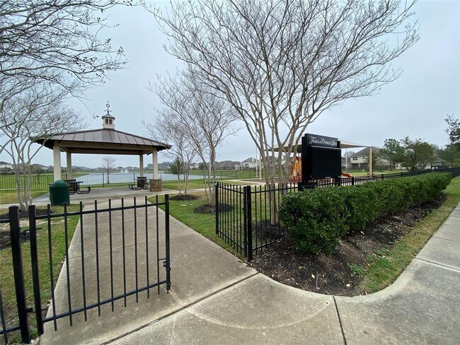 Building Photo - 17518 Stamford Oaks Dr