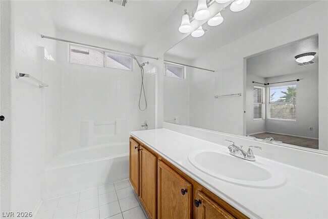 Building Photo - 10547 Lilac Tree Ave