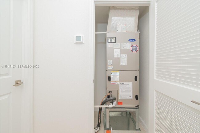 Building Photo - 1166 SW 6th Ave