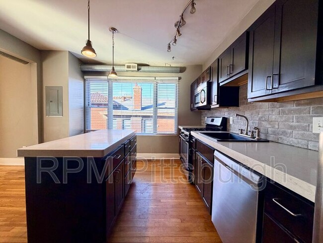 Building Photo - 6407 Bartlett St