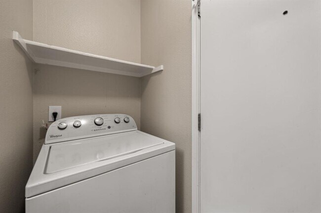 Building Photo - 4904 Gnarled Oak Cove