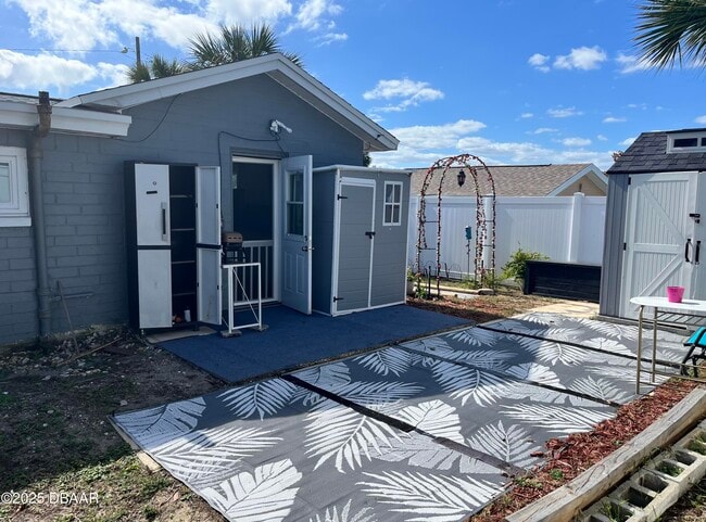 Building Photo - 515 Frances Terrace