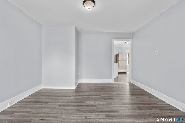Building Photo - 165 Starr St