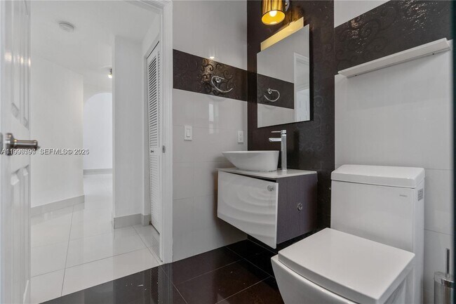 Building Photo - 7333 NW 108th Ct