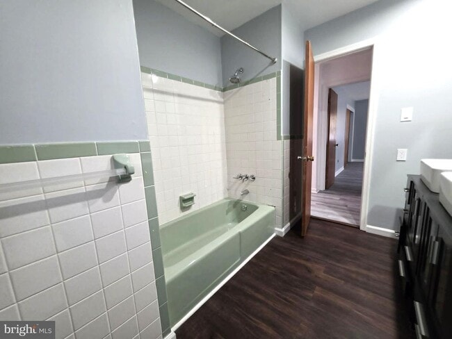 Building Photo - 8241 Robin Hood Dr