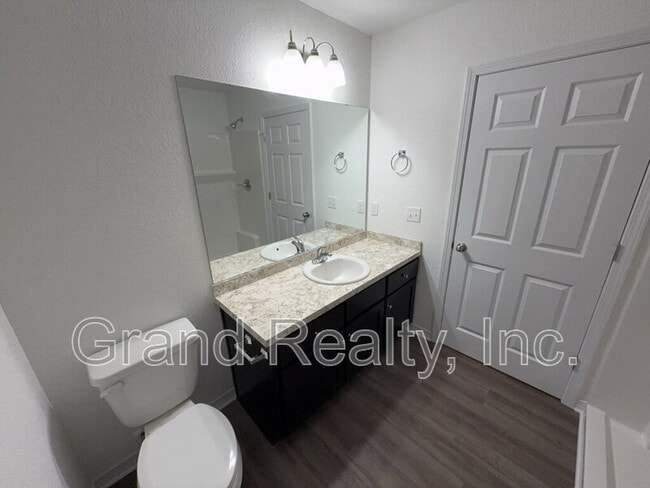 Building Photo - 5206 McCallister St