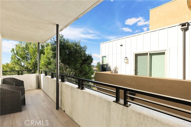 Building Photo - 148 Spectacle