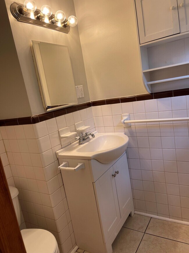 Building Photo - 3908 Yarbrough Ave