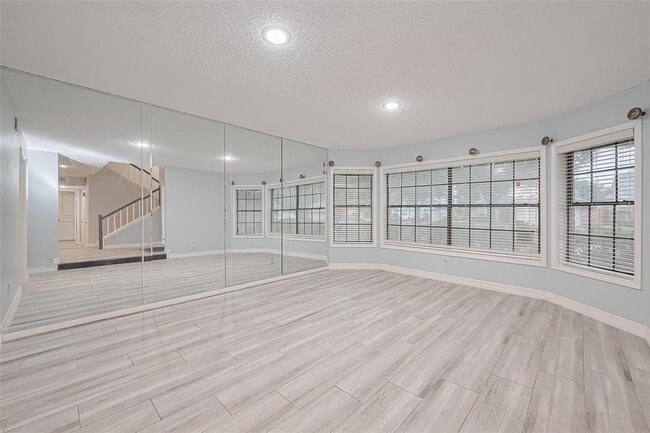Building Photo - 2115 Streamcrest Ln