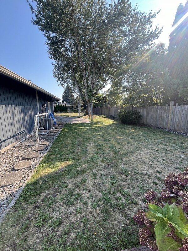 Building Photo - 841 Garden Dr
