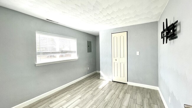 Building Photo - 329 Jacqueline Ave