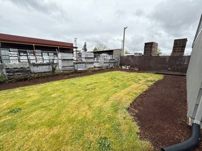 Building Photo - 2236 Hoyt St SE