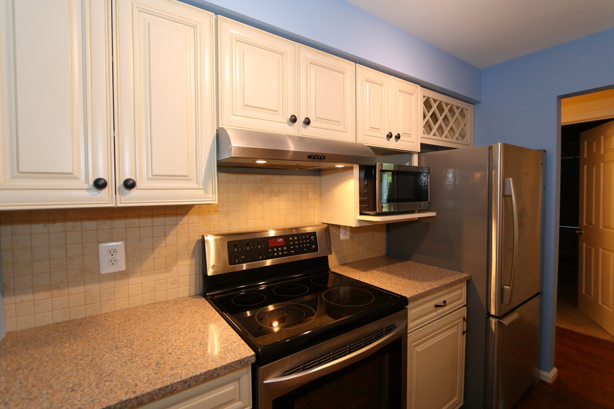 11 K cabs stove micro refrig - 13619 Orchard Dr