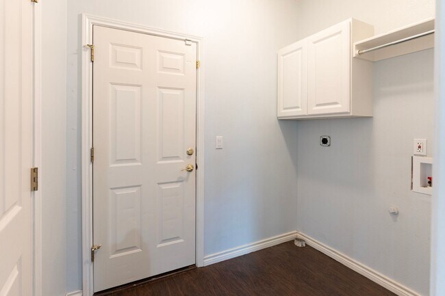 Building Photo - 16130 SW Loon Dr