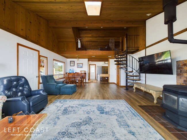 Building Photo - 1033 NW Inlet Ave