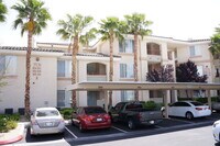 Building Photo - GUARD GATED TOP FLOOR PRIVATE 1 BED CONDO FEATURING A DETACHED 1 CAR GARAGE