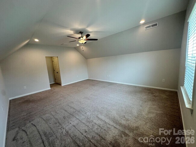 Building Photo - 1139 Overlake Dr