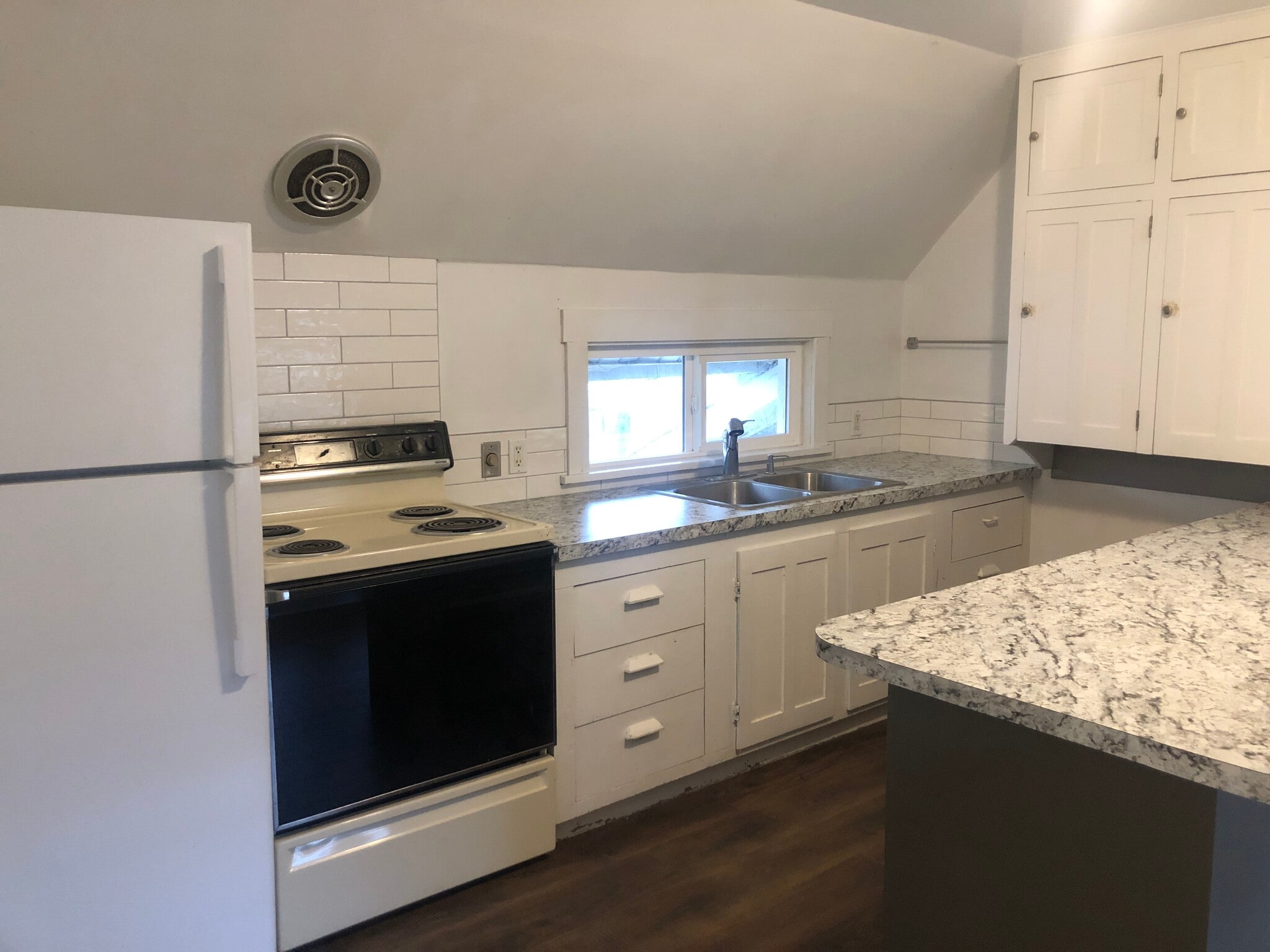 Building Photo - 708 S East St