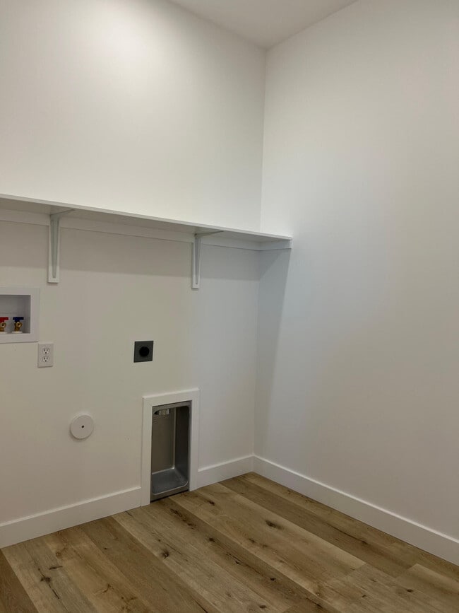 Building Photo - 200 Corcoran Dr