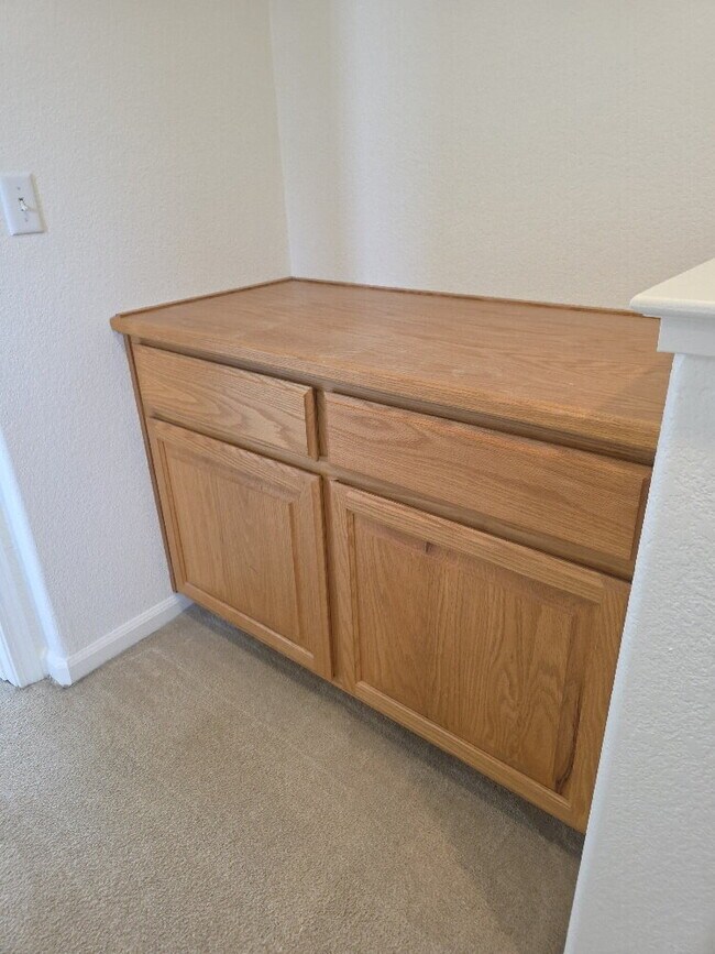 Building Photo - Beautiful house for rent in Folsom 4 bd 3 bath 1920 sq feet