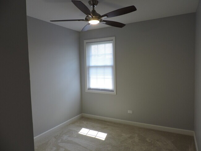 Building Photo - 407 Beechwood Dr