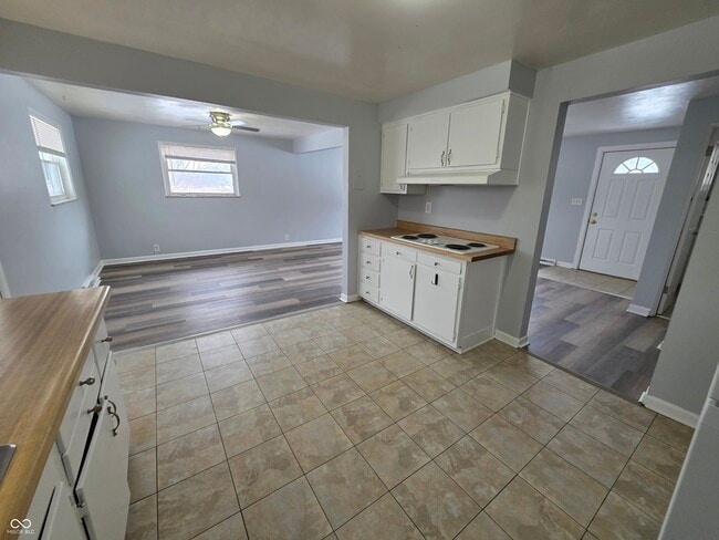 Building Photo - 10166 Southeastern Ave