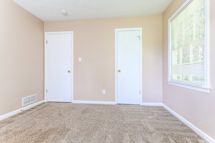 Building Photo - 2906 Elizabeth Ln