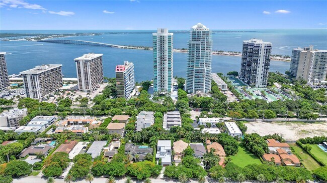 Building Photo - 2101 Brickell Ave