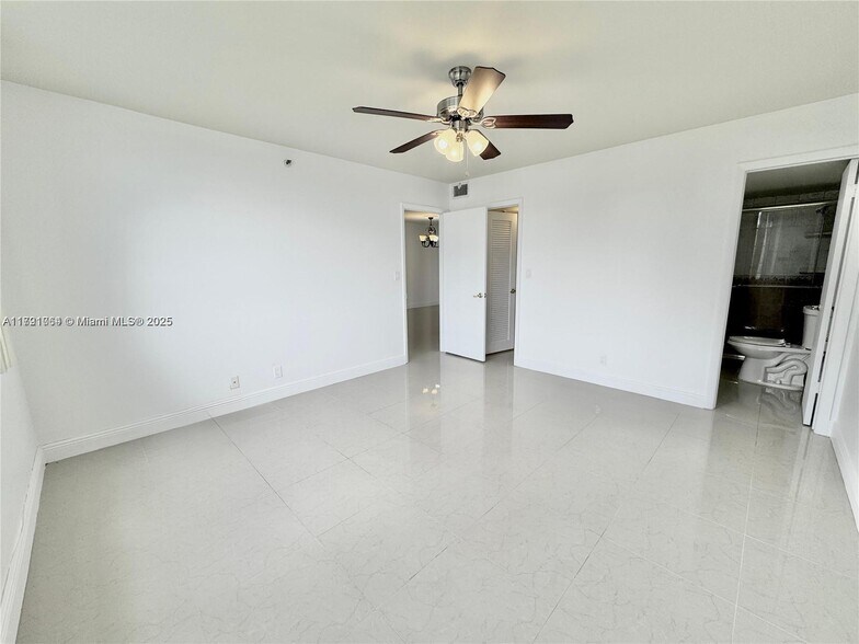 Building Photo - 3150 W Rolling Hills Cir