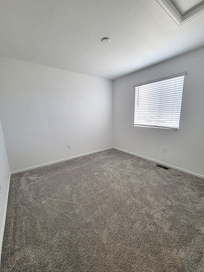 Building Photo - ALL PROSPECTIVE TENANTS MUST SUBMIT A $58 ...