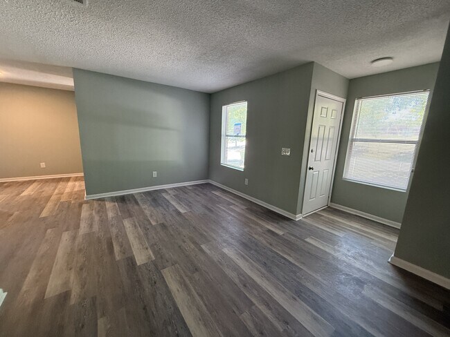 Building Photo - 1725 Kathleen Dr