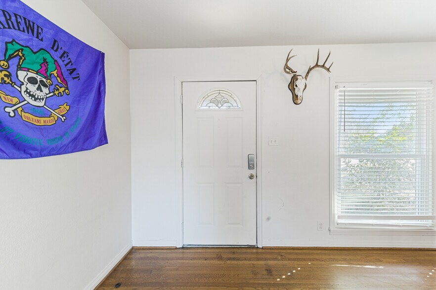 Building Photo - 3504 Corto Ave