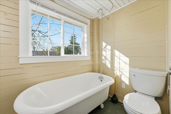 Building Photo - Charming Updated Home in SE Portland!
